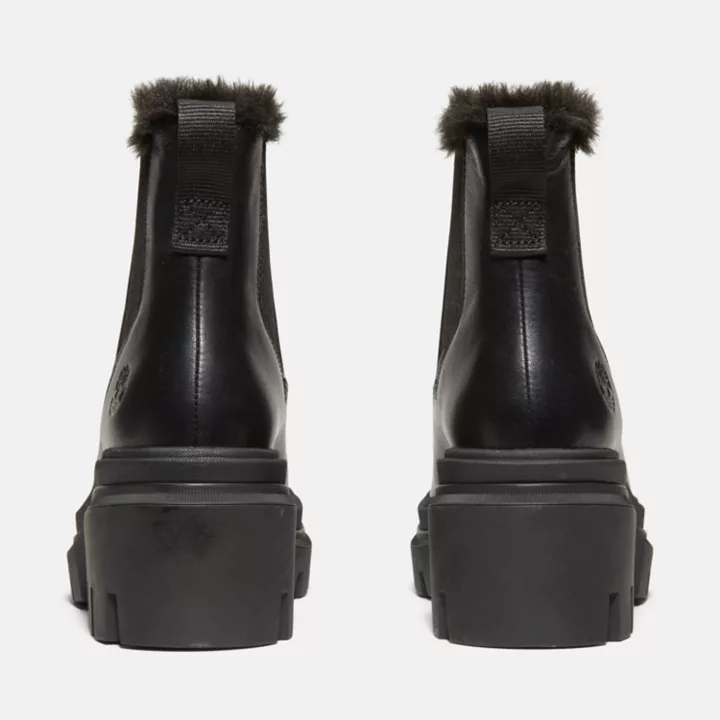 Bota Chelsea feminina Everleigh com forro térmico na cor preta.