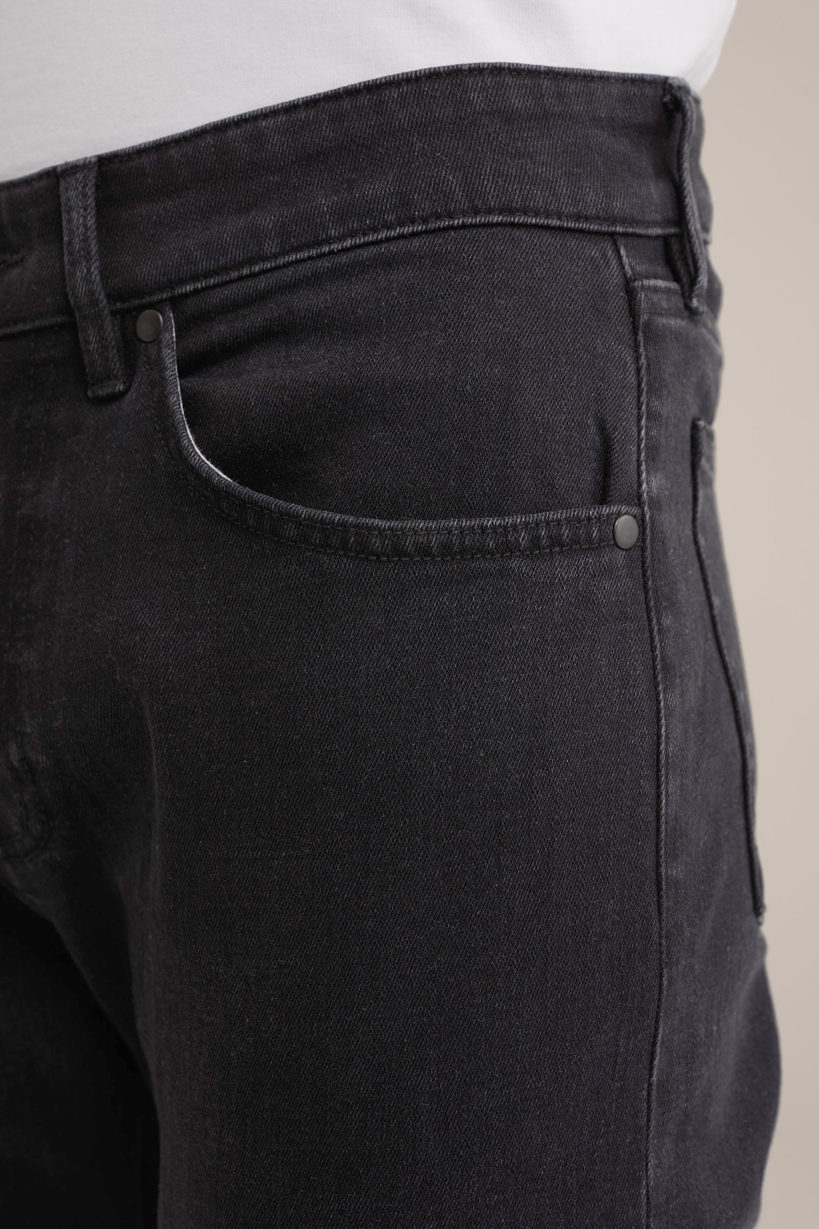 Rain ready slim fit jeans met medium stretch Fundamentals Zwart