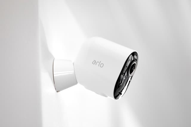 Arlo Ultra 2 4K trådløst sikkerhedskamera (3-pak, hvid)