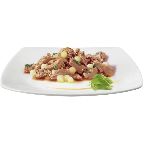 A la Carte mit Huhn, garniert mit Spinat & Pasta-Perlen