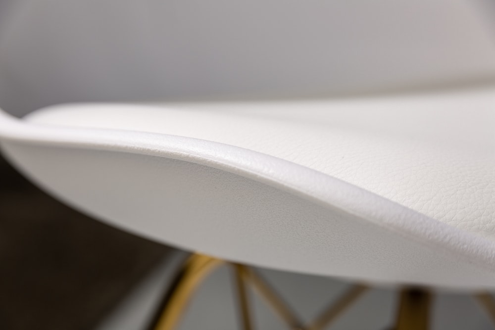 Design Stuhl SCANDINAVIA MEISTERSTÜCK weiß goldene Beine