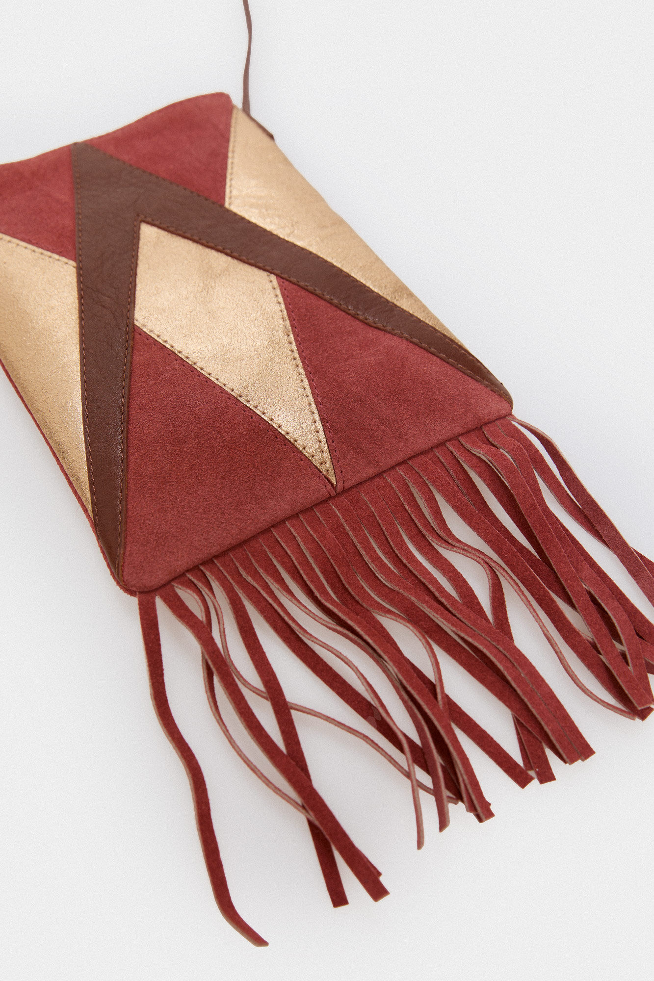 Bolsa com franjas e detalhes em couro - Multicolorida