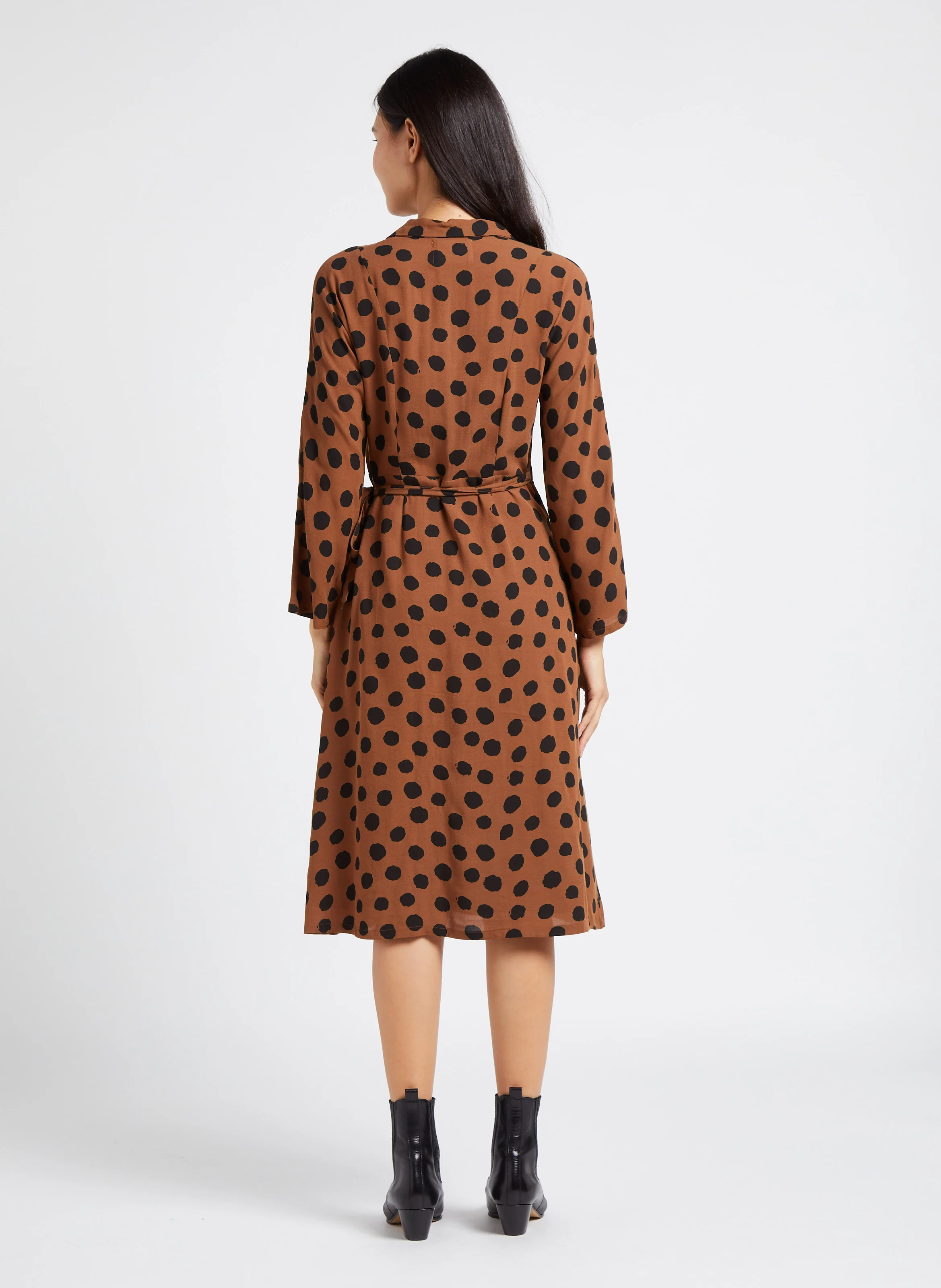 ROLIE - Robe midi évasée col tailleur imprimé | Marron