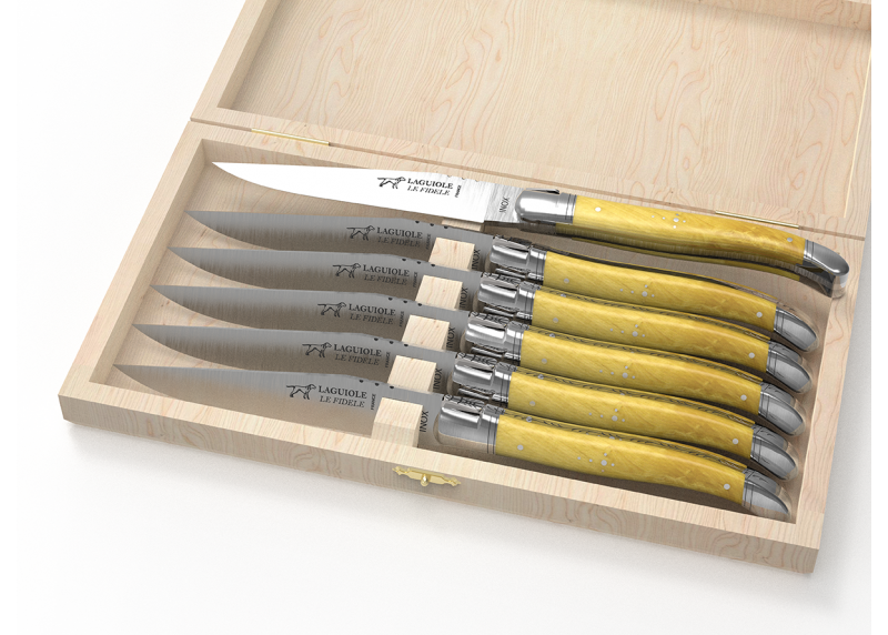 Service de 6 couteaux Laguiole avec un manche en buis et mitres en acier inoxydable