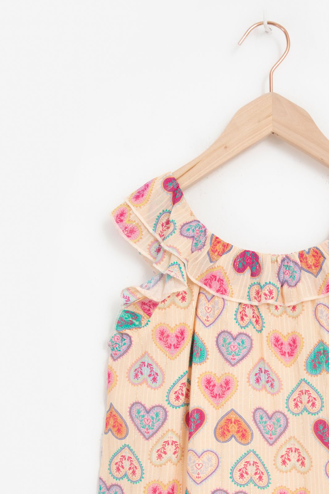 Lichtoranje top met ruffles en hartjes