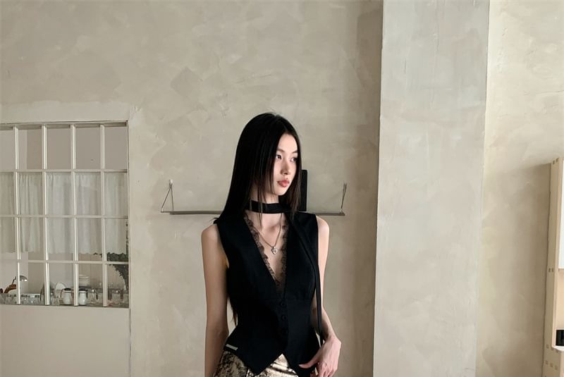 Verona Sing - V-hals vest met effen kant en knoopjes / Mini A-lijn rok met print en split