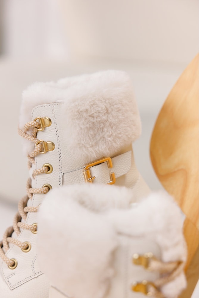 Remonte Winterboots »Elisabeth Hurley-Collection«  , Schnürboots, Outdoorschuh, Schnürstiefelette mit Zierschnalle