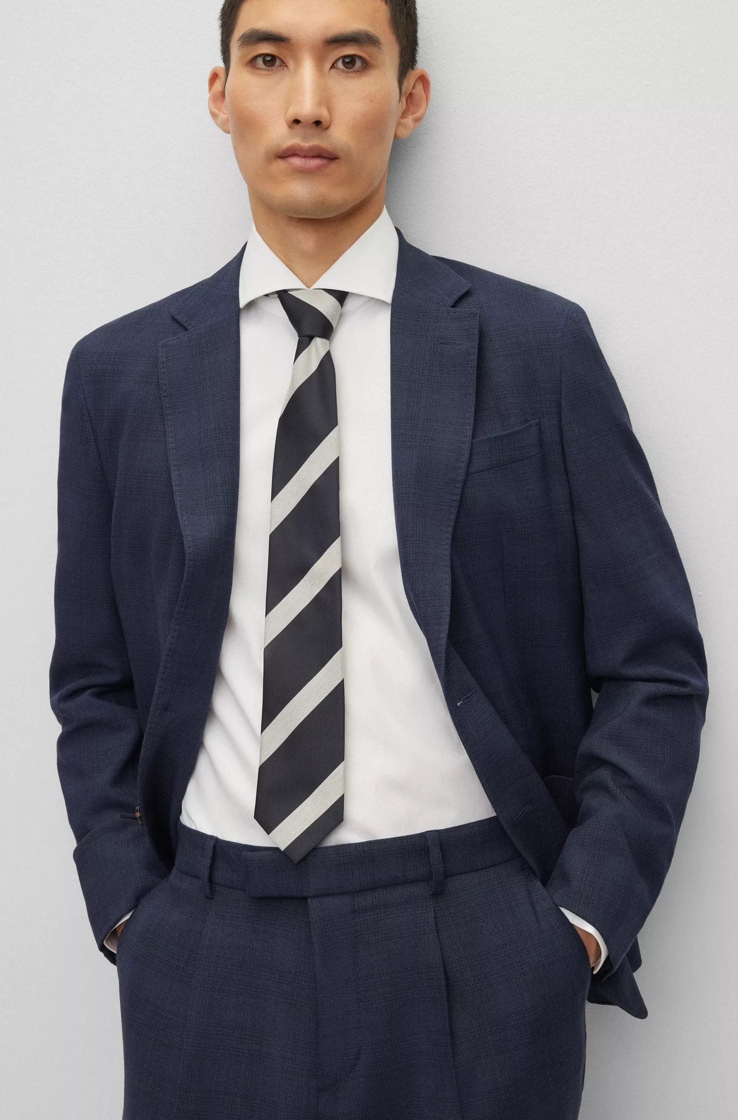 Terno xadrez BOSS Camel Slim-fit em tecido elástico com detalhes em seda.