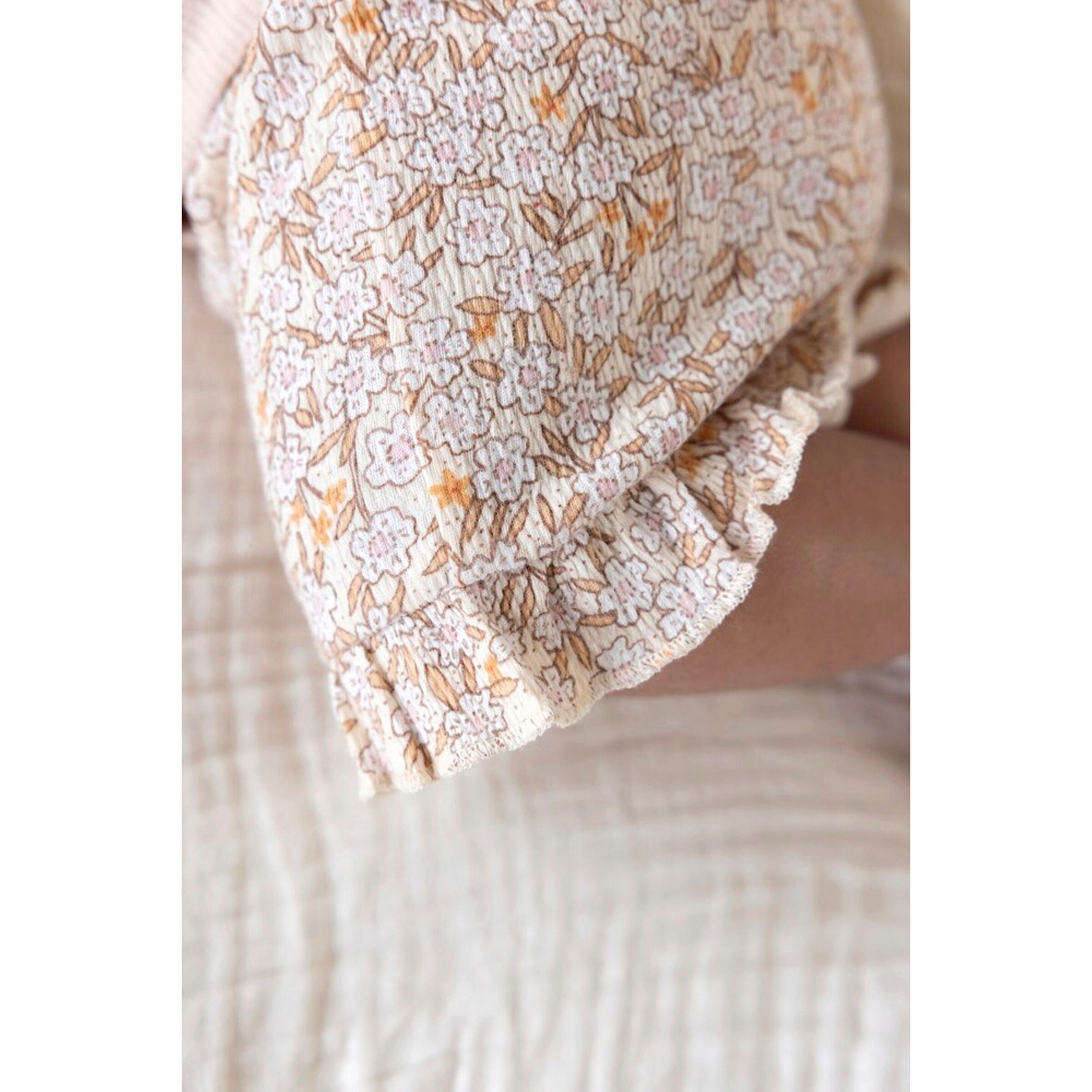 Feetje Krepp-Shorts Blumen Rüschen braun/bunt