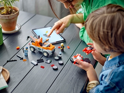 LEGO Sleepwagen en sportautoreparatie (60435)