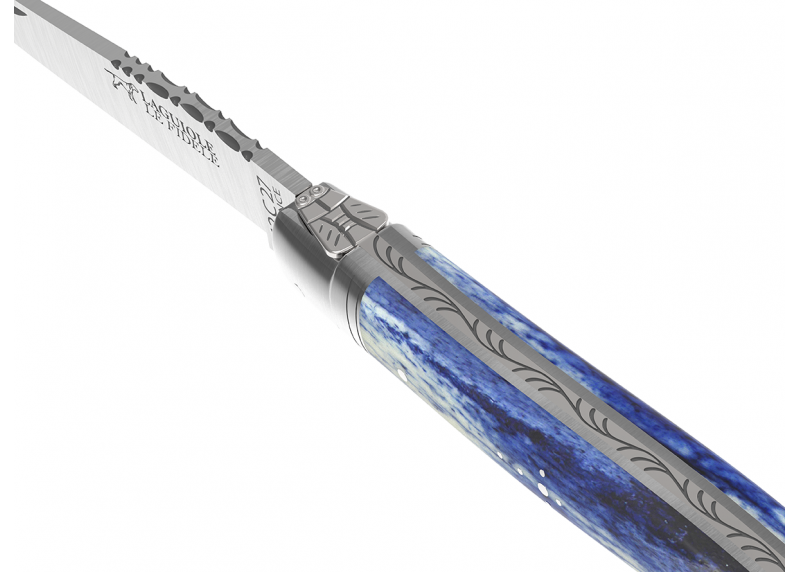 Couteau Laguiole avec un manche en os de girafe teinte bleu et 2 mitres en acier inoxydable
