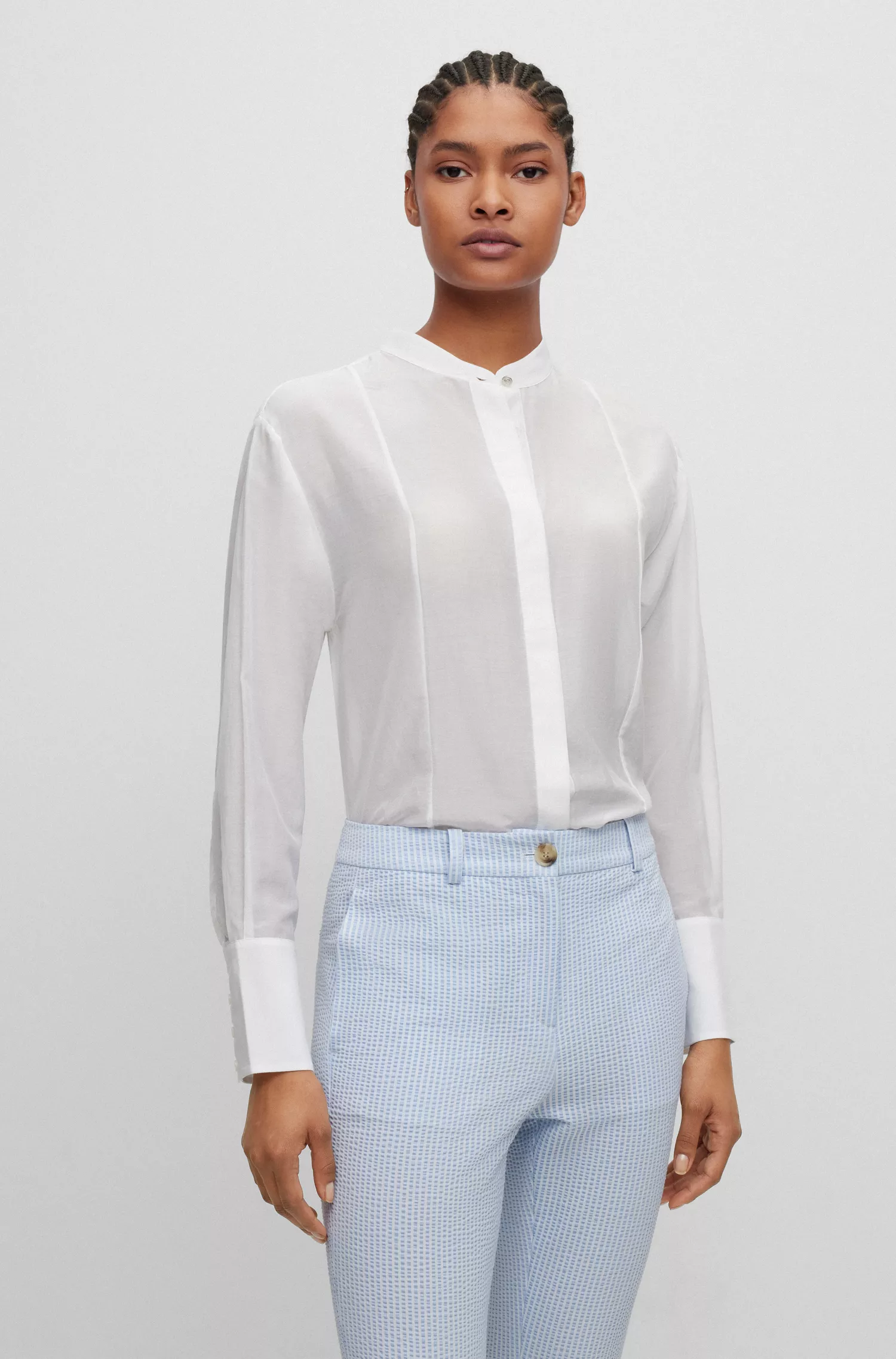 Blusa BOSS preta de modelagem ampla em algodão e seda.