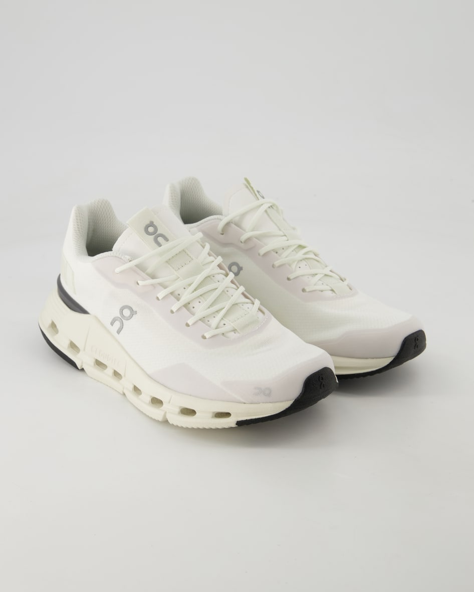 ON Running Cloudnova Form Sportschuhe in Weiß