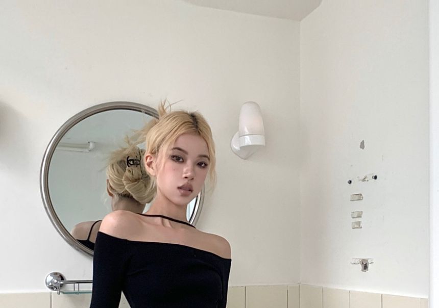 Strawolf - Choker-hals lange mouwen effen crop top
