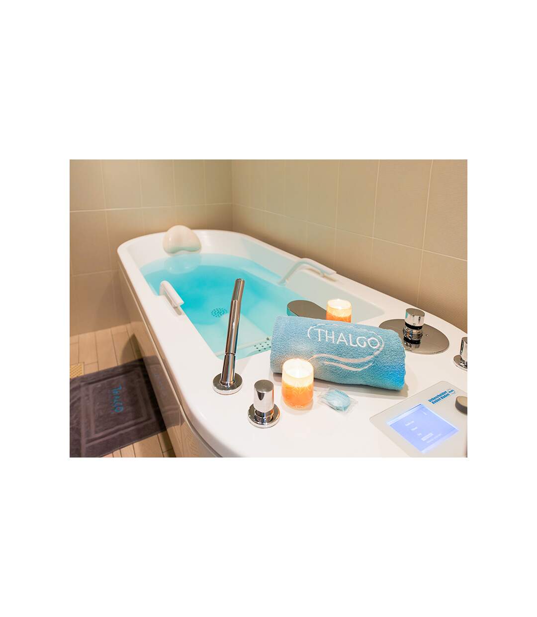 Pause relaxation avec modelages, soin, bain hydromassant et accès à la piscine près de Fréjus - SMARTBOX - Coffret Cadeau Bien-être