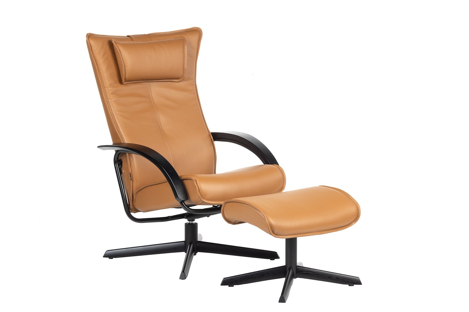 Delta Jive Wood Lenestol med krakk Soft. Hud Classic Nougat med S09 sortlakkert eik.
