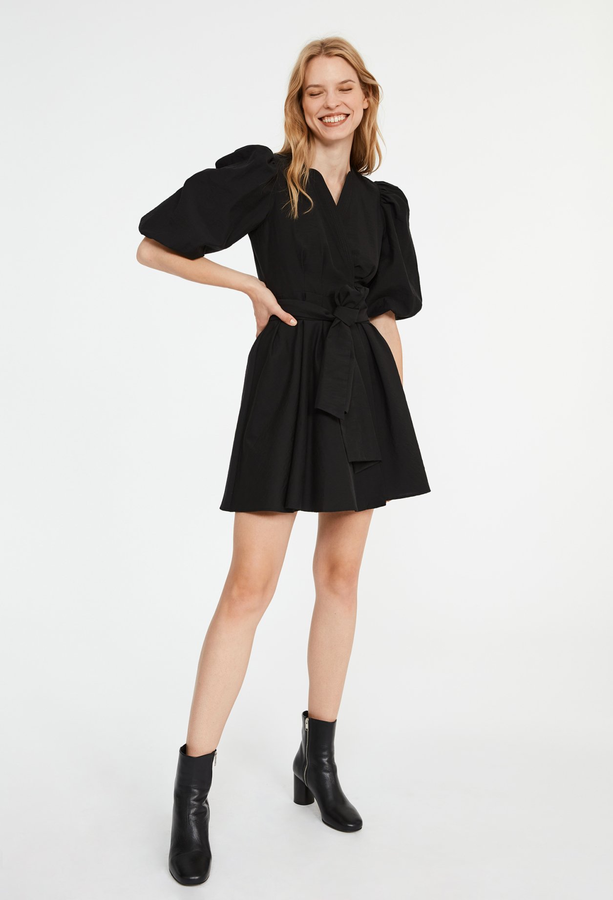 Robe courte evasee