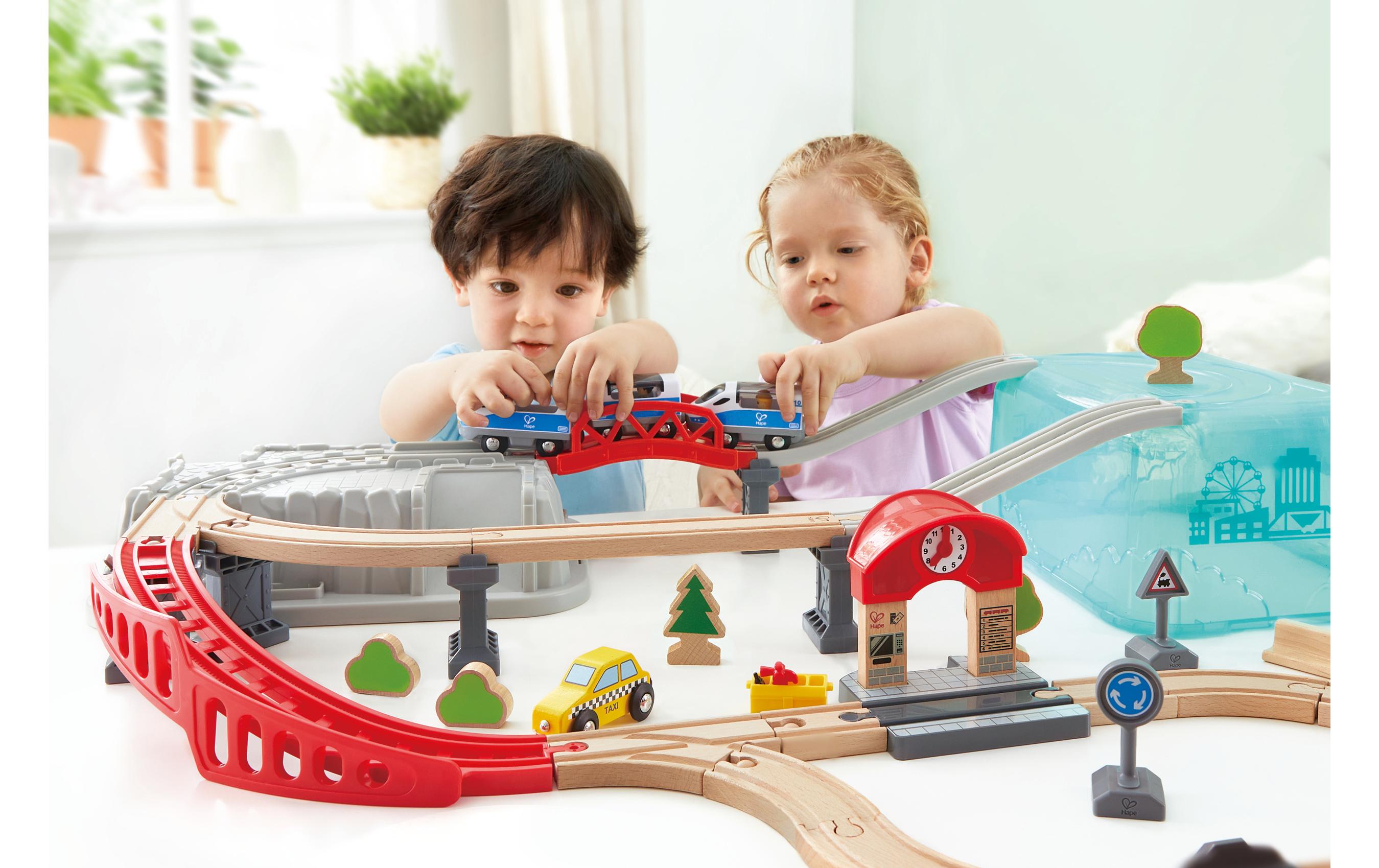 Eisenbahn Stadtbahn-Set in praktischer BoxSpielset mit 48 Teilen