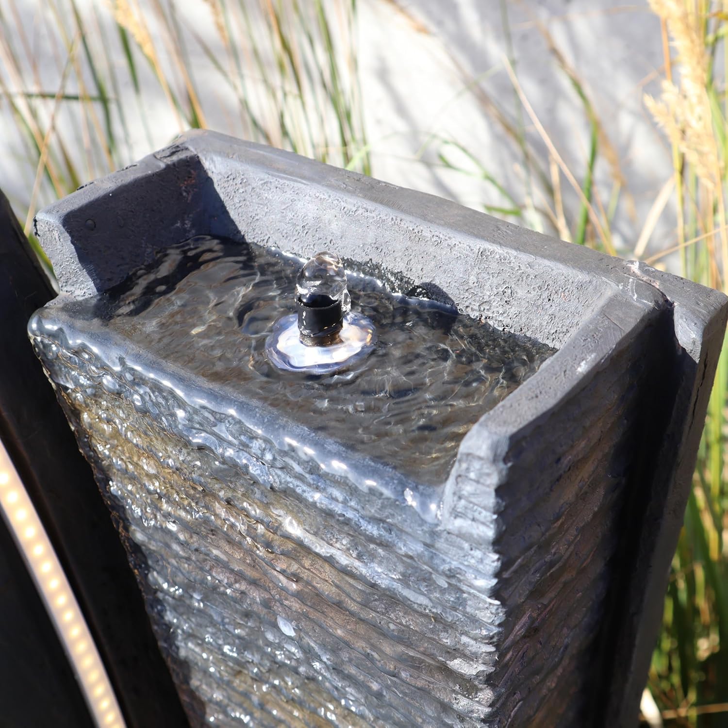 Wacredo Premium Wasserspiel Komplettset Gambia 119cm Zimmerbrunnen Indoorbrunnen Springbrunnen Gambia Schieferoptik architektonisch Gesteinswand f. Wohnraum und Garten mit 3X LED Spots; 1X LED Band