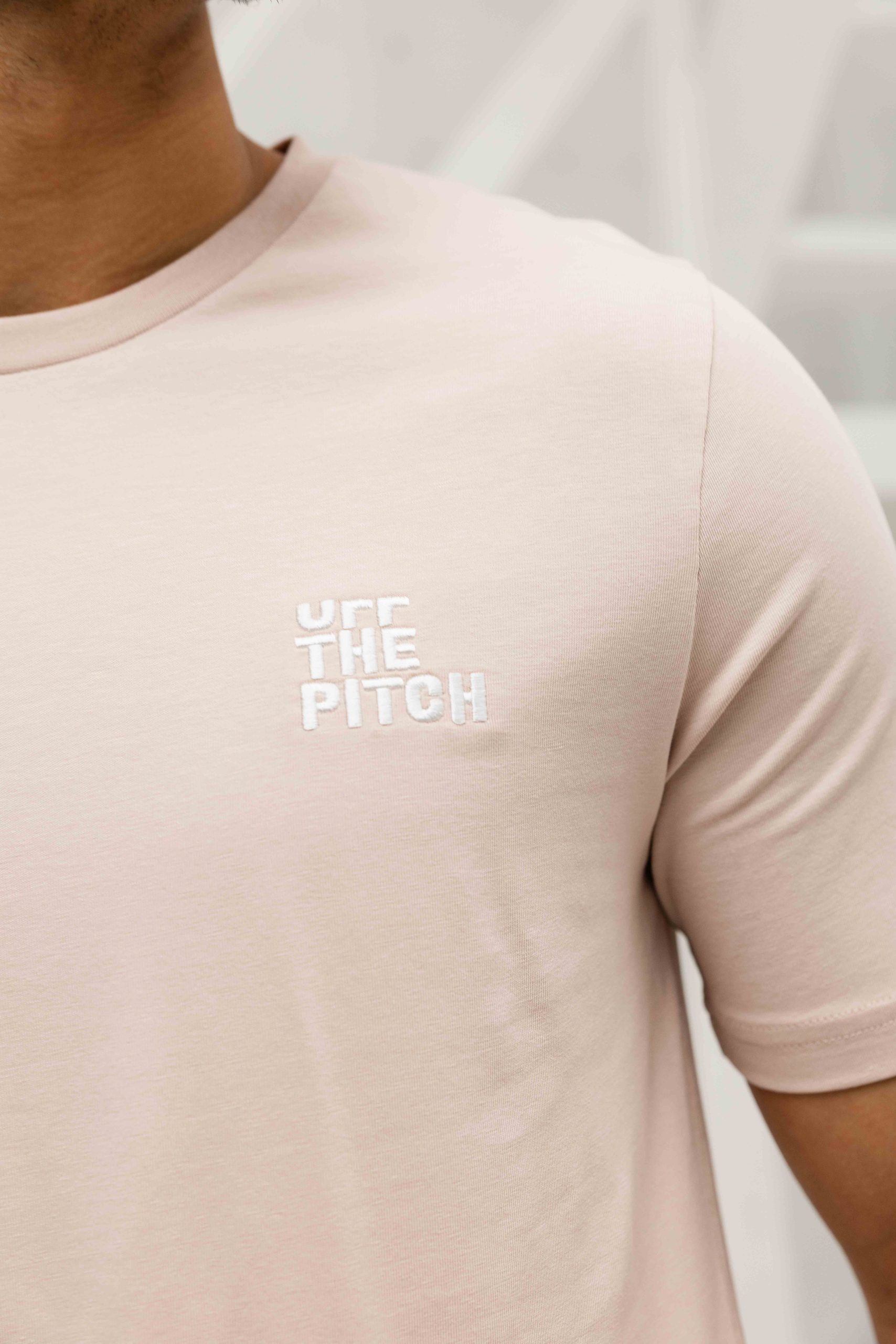 Off The Pitch Division T-Shirt Heren Roze