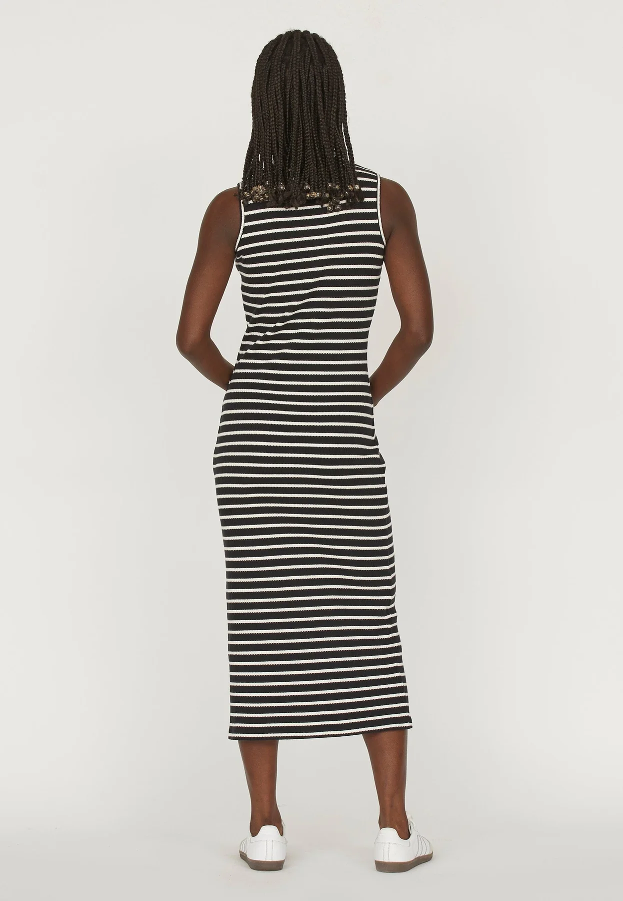 Sisters Point Eike-Dr2 010 black cream