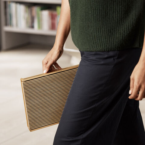 B&O Beosound Level – unieke en exclusieve draadloze luidspreker met accu Goud