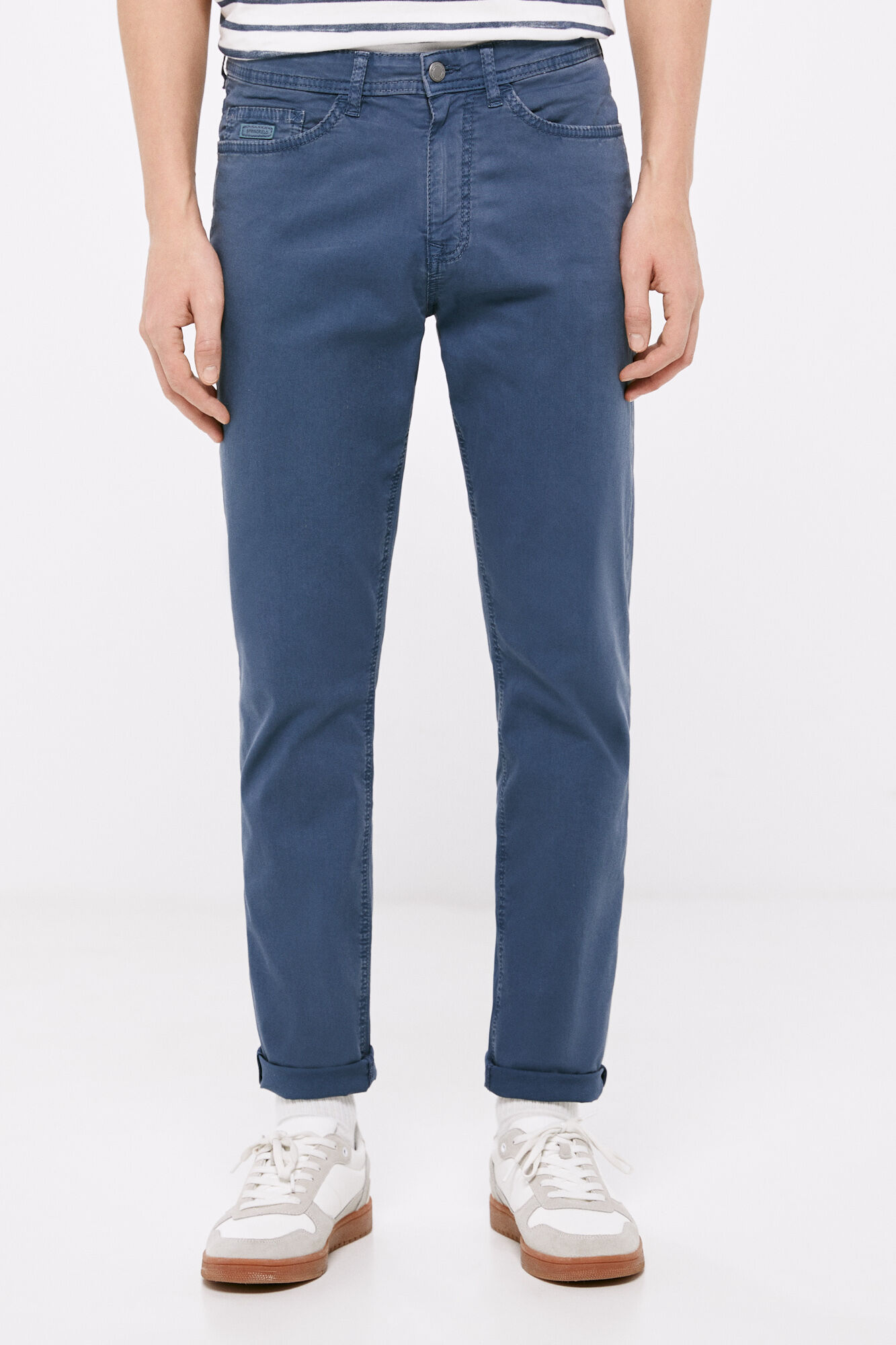 Calça com 5 bolsos, cor clara, lavagem slim - azul médio