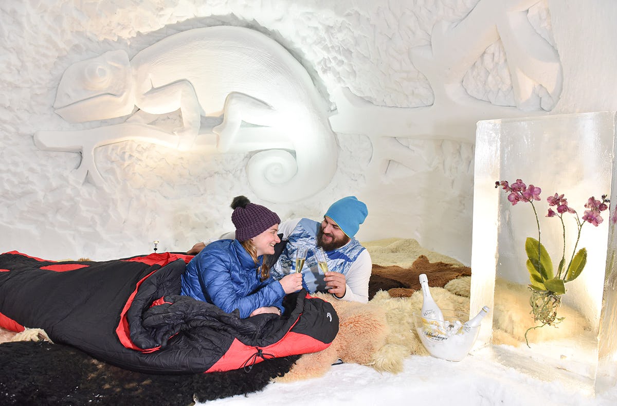 Iglu-Übernachtung in Davos-Klosters als besonderes Geschenk