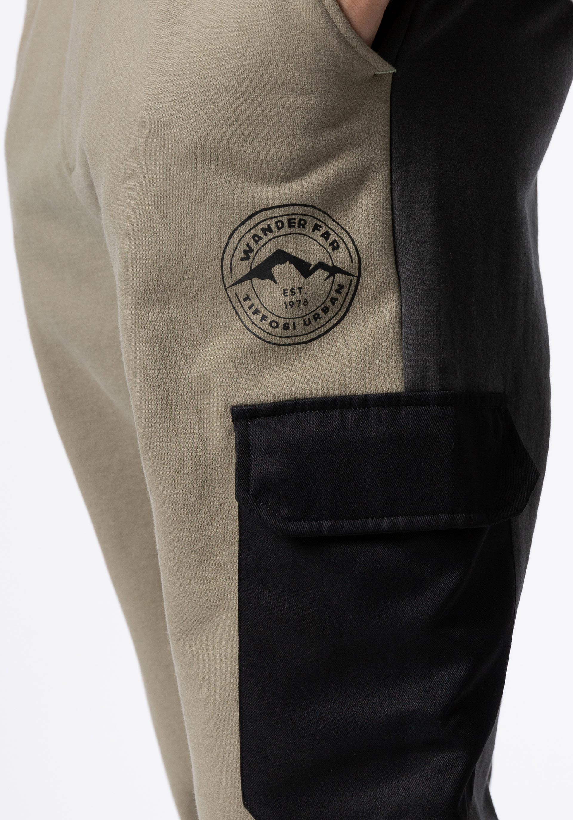 Calças Jogger Cargo com Cordão Tricolor