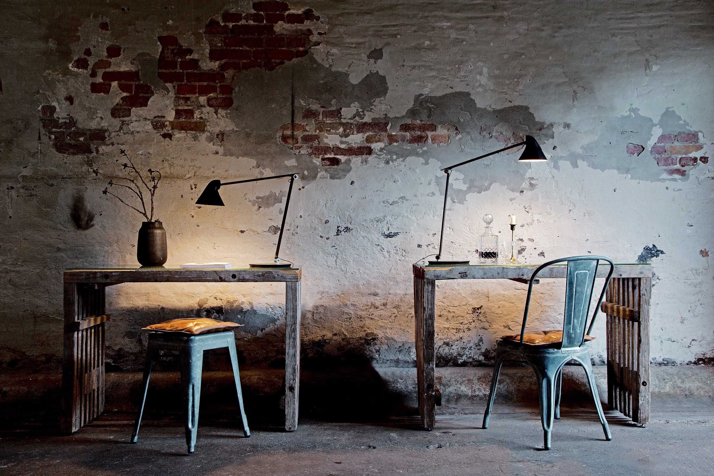 NJP bureaulamp LED 3000K zwart