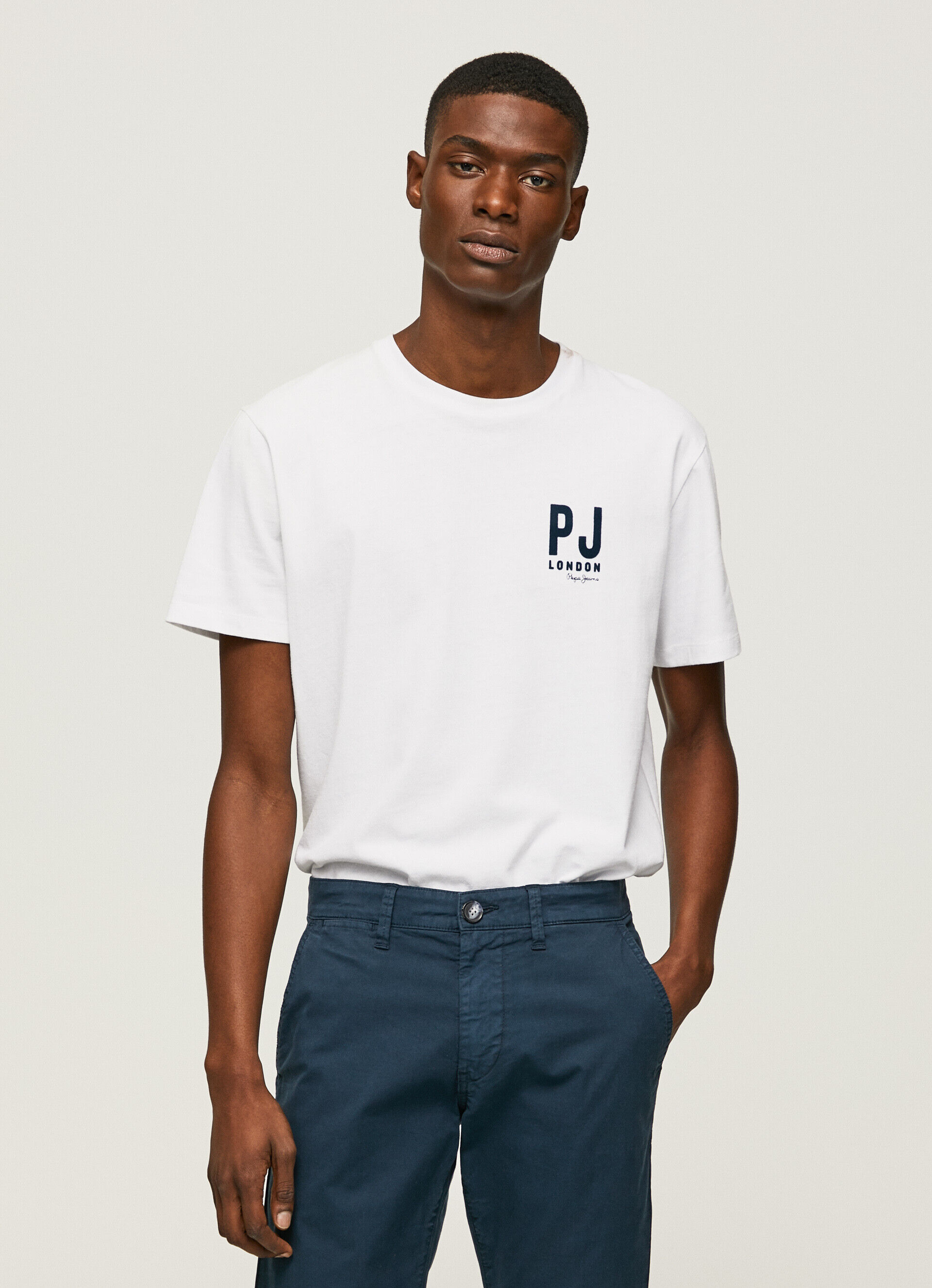 CAMISETA COM LOGOTIPO ESTAMPADO - branca