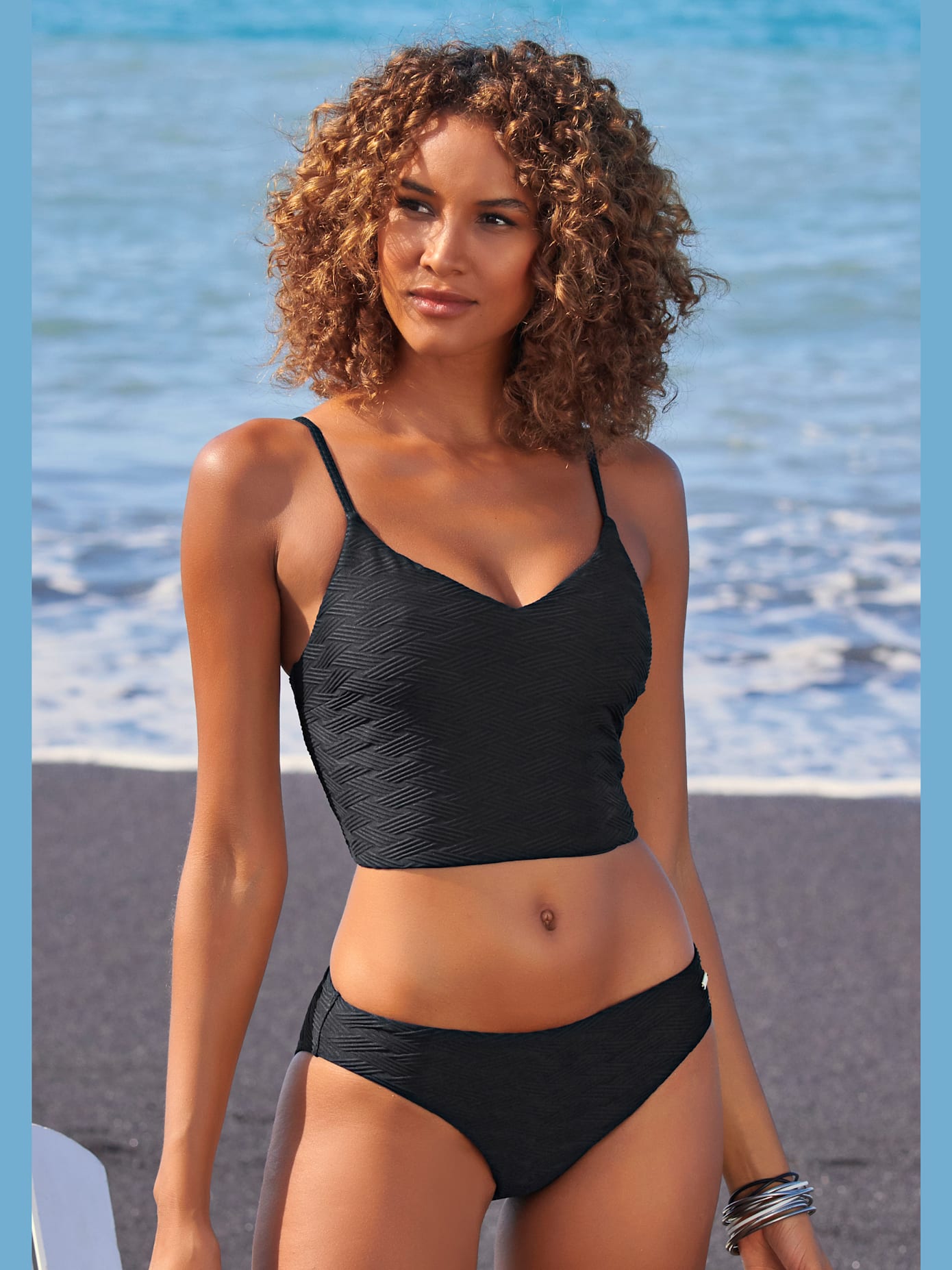 Haut de maillot de bain court matière structurée aux couleurs tendances