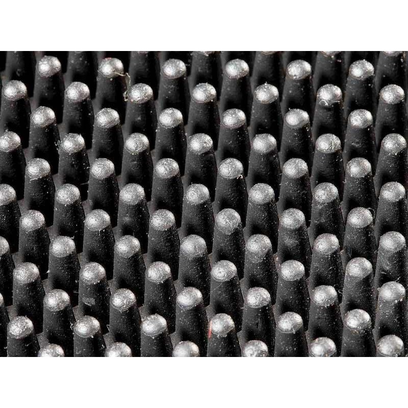Tapis à picots et bords biseautés