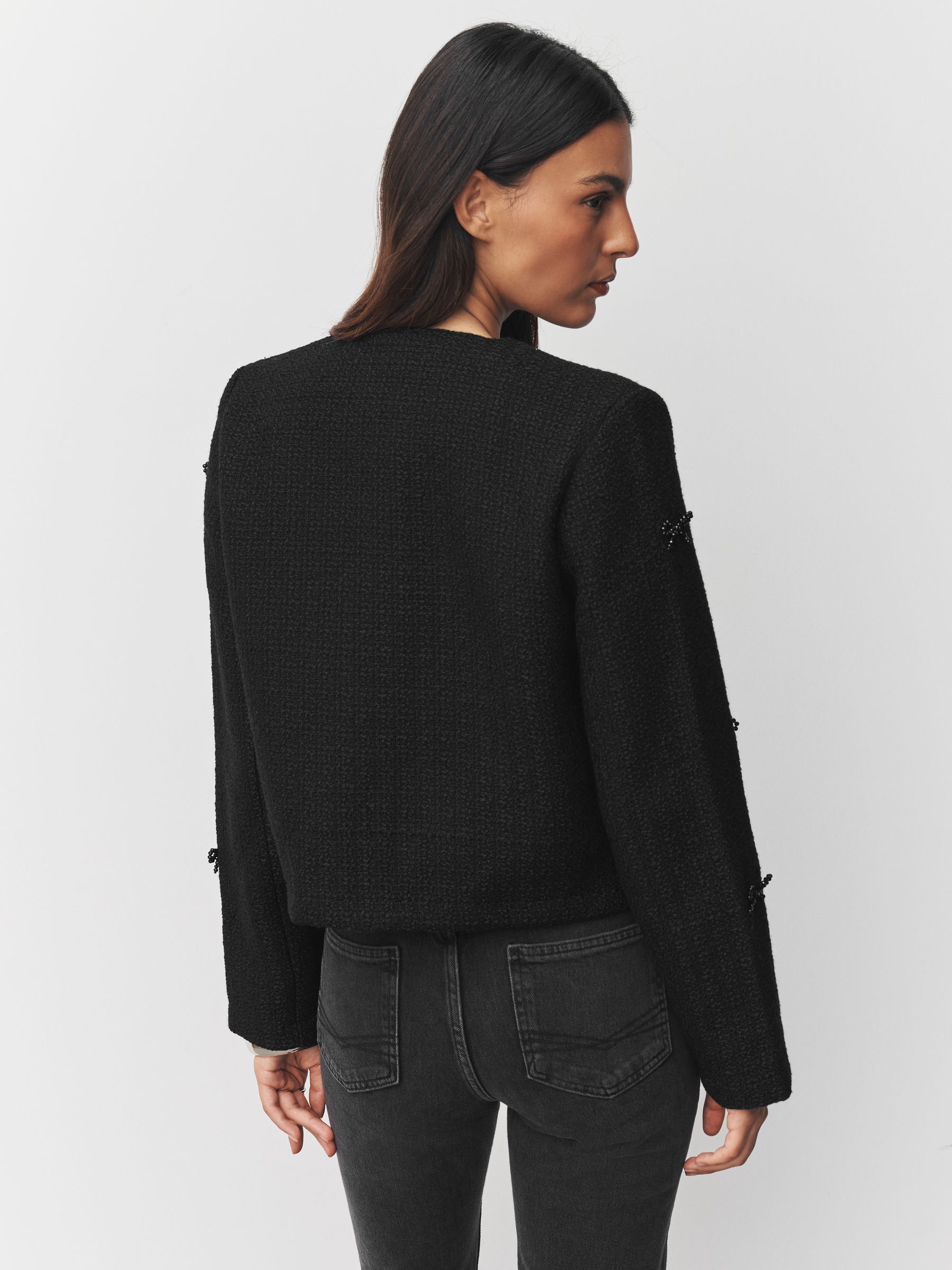 Zwart - Bouclé jackje met kralenstrik