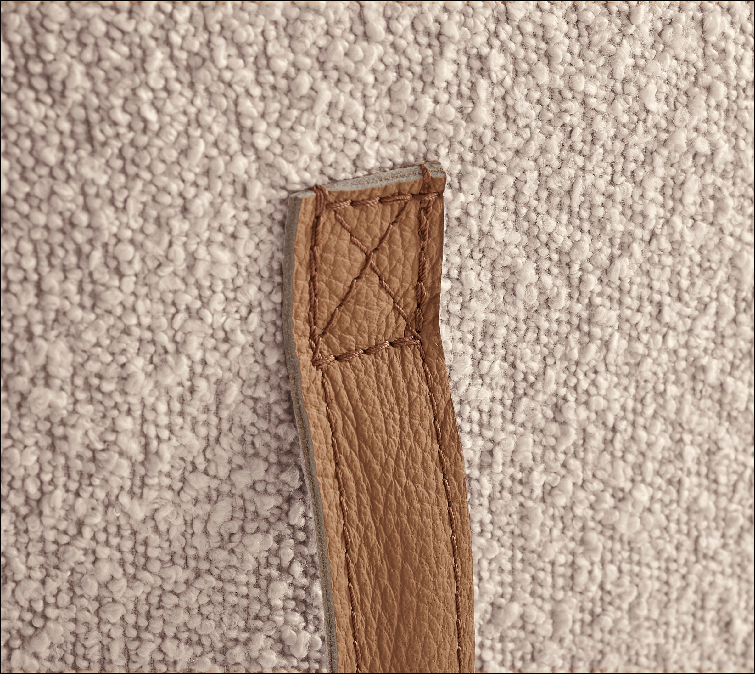 s.Oliver Sessel »Bennid, moderner Designsessel mit Lederriemen, softes Design« hochwertig, zum Wohlfühlen in Luxus-Microfaser/Struktur oder in Bouclé