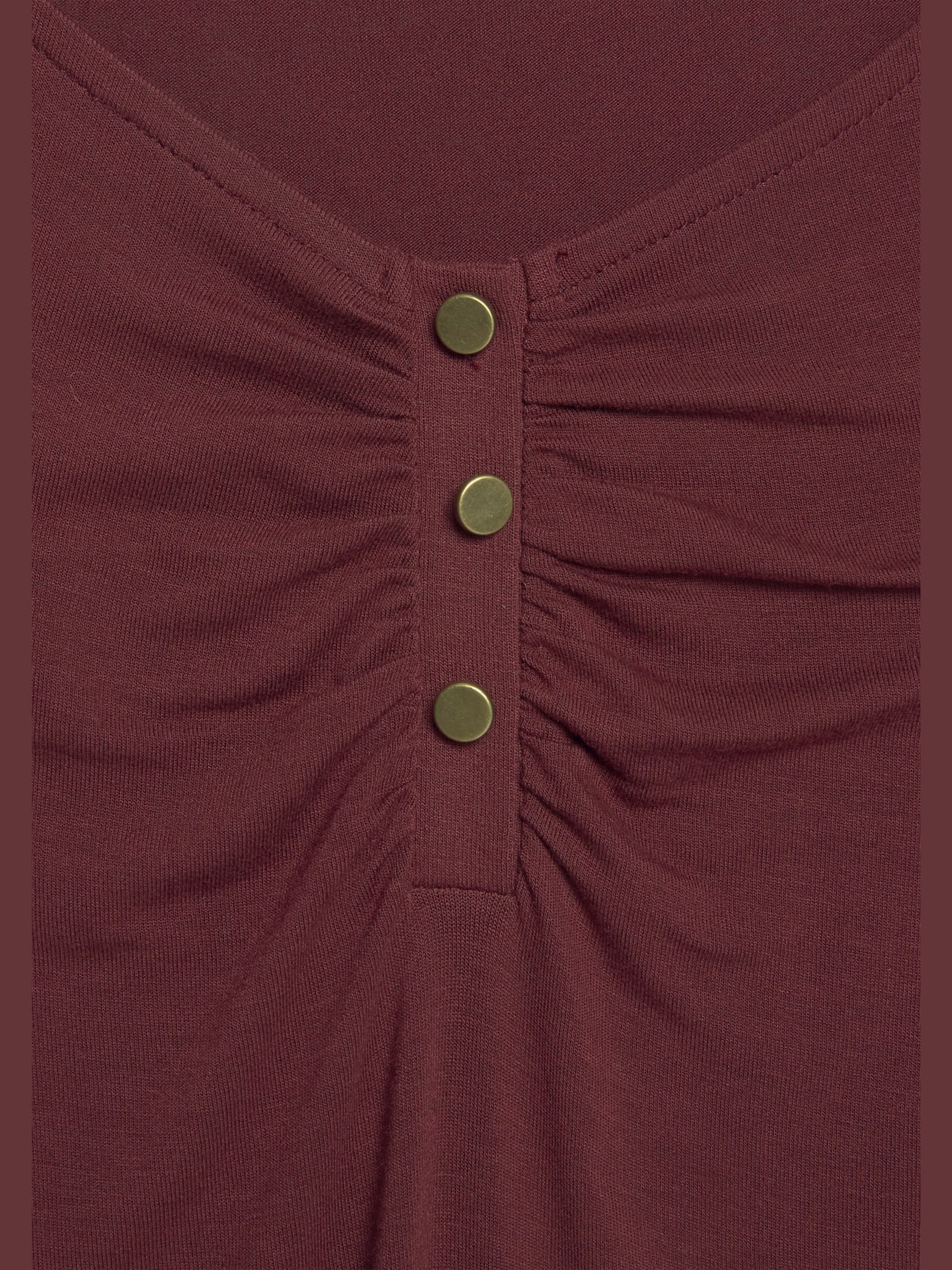 T-shirt à manches 3/4 encolure avec patte de boutonnage, légères fronces et boutons couleur or
