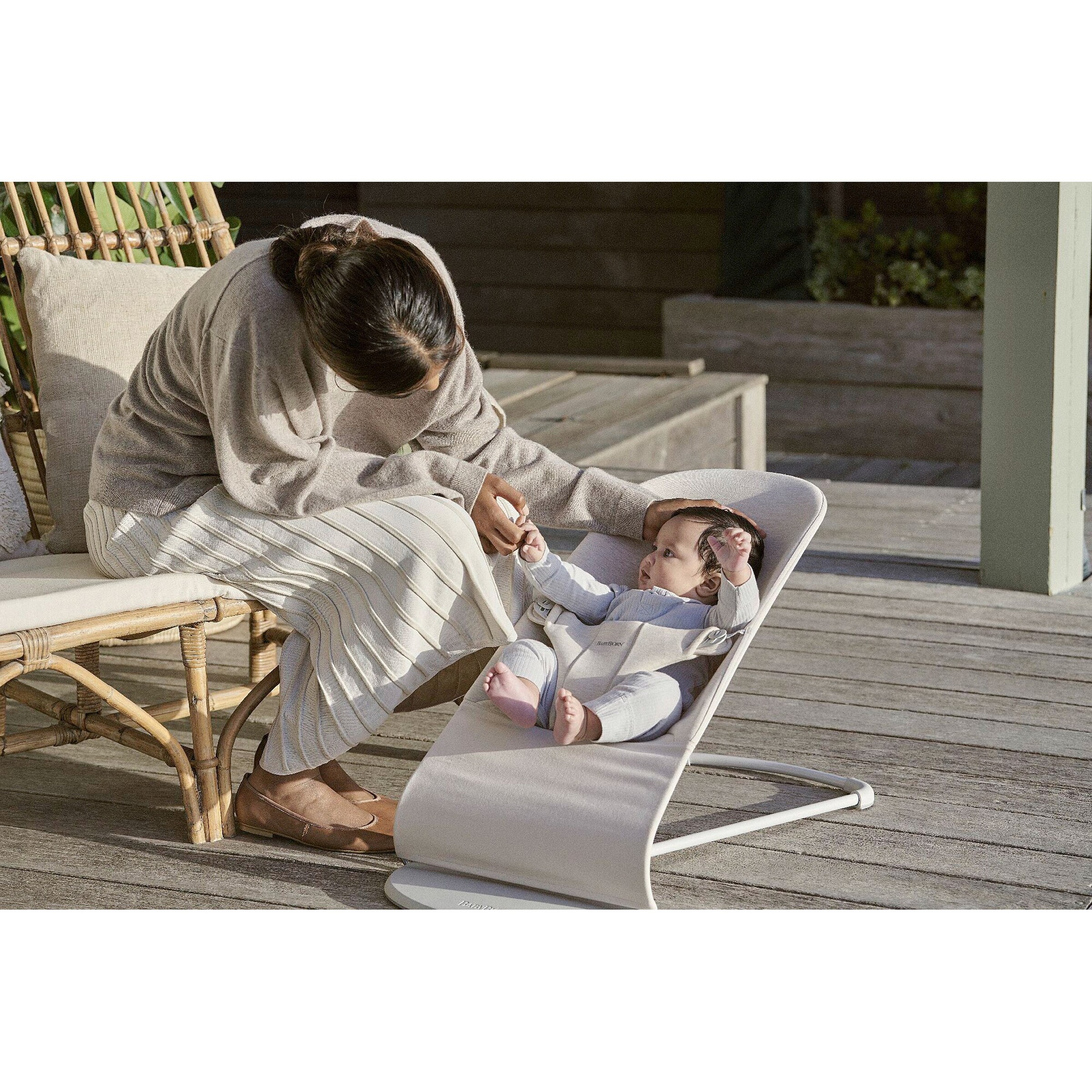 BabyBjörn Bundle Babywippe Bliss 3D Jersey inklusive Spielbogen beige / pastell