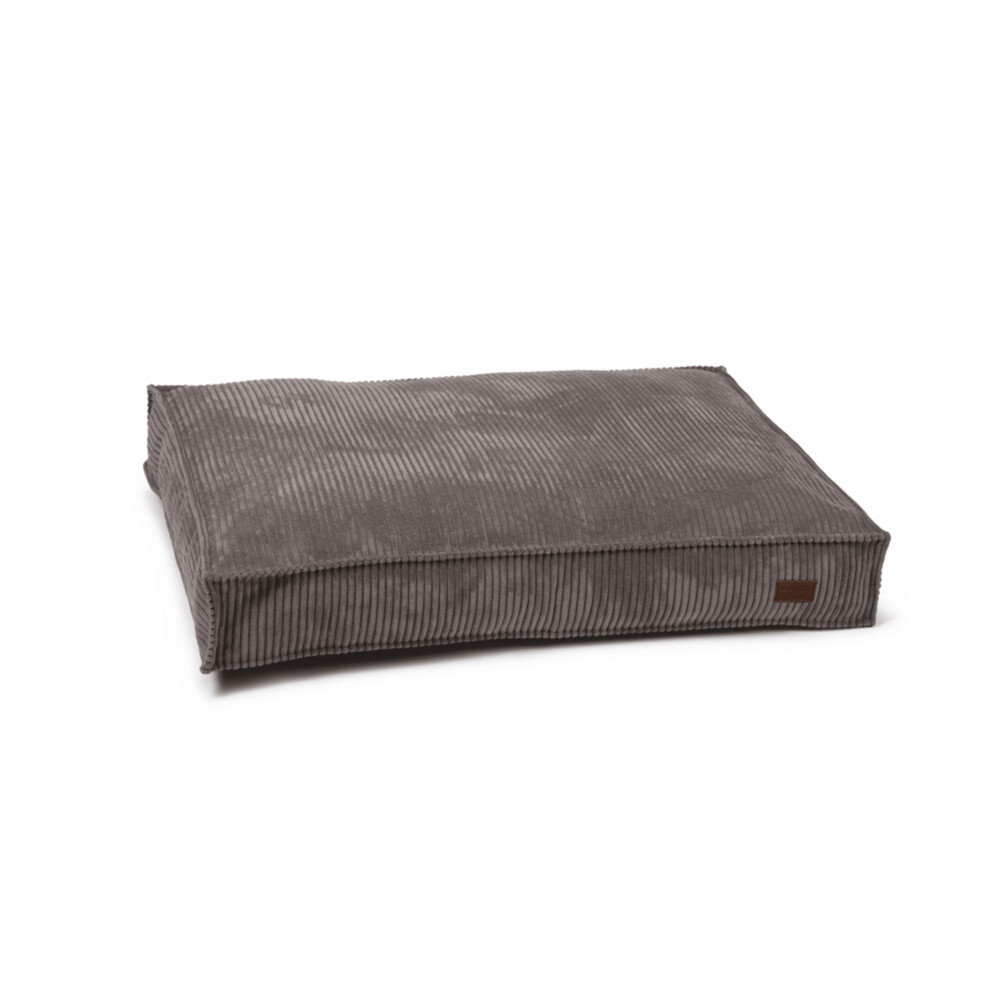 Designed by Lotte Ligkussen RibbedBruin 100 x 70 x 15 cm