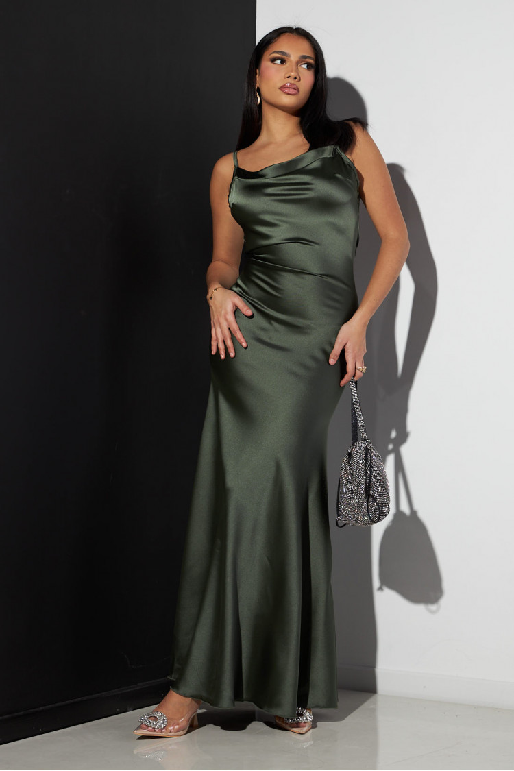 Robe kaki à ficelle ajustable dans le dos