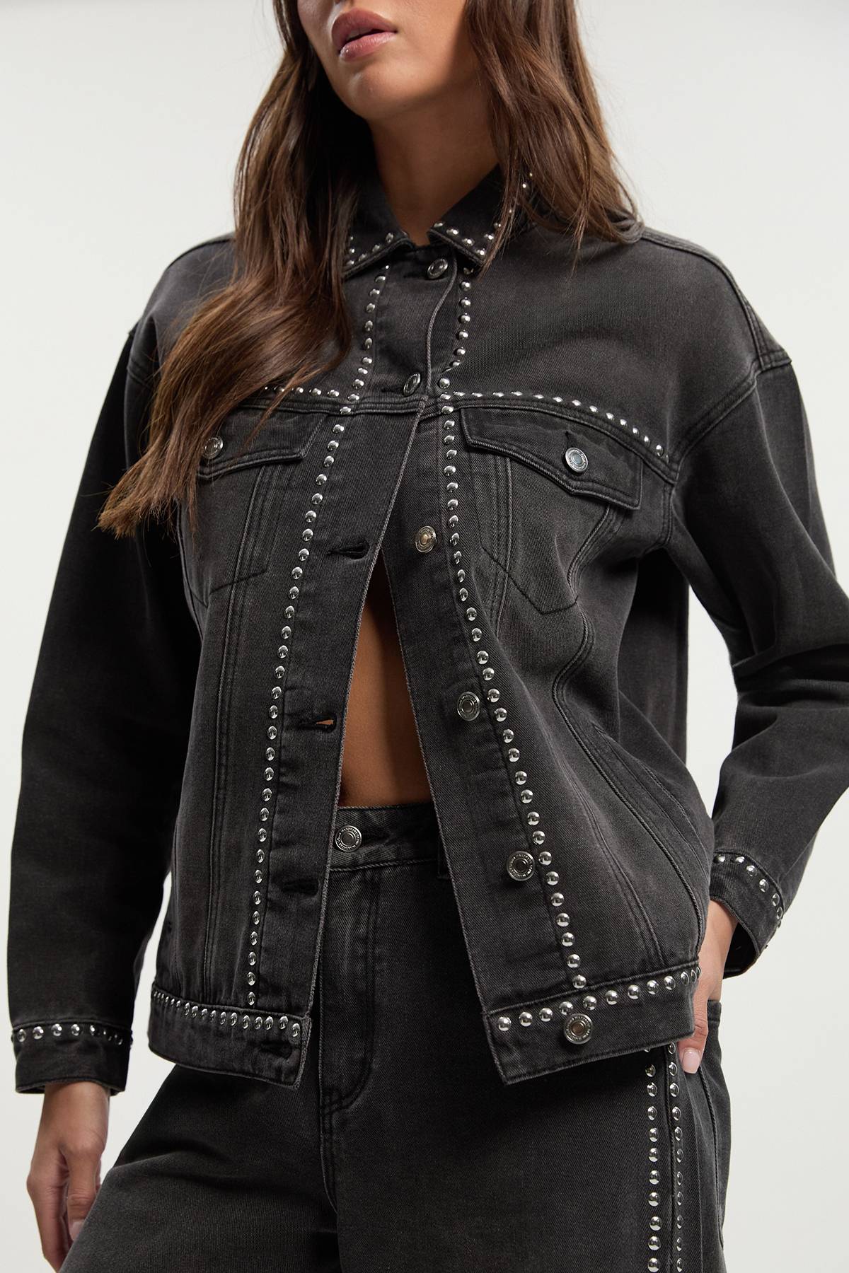 boohoo Veste en denim oversize cloutée
