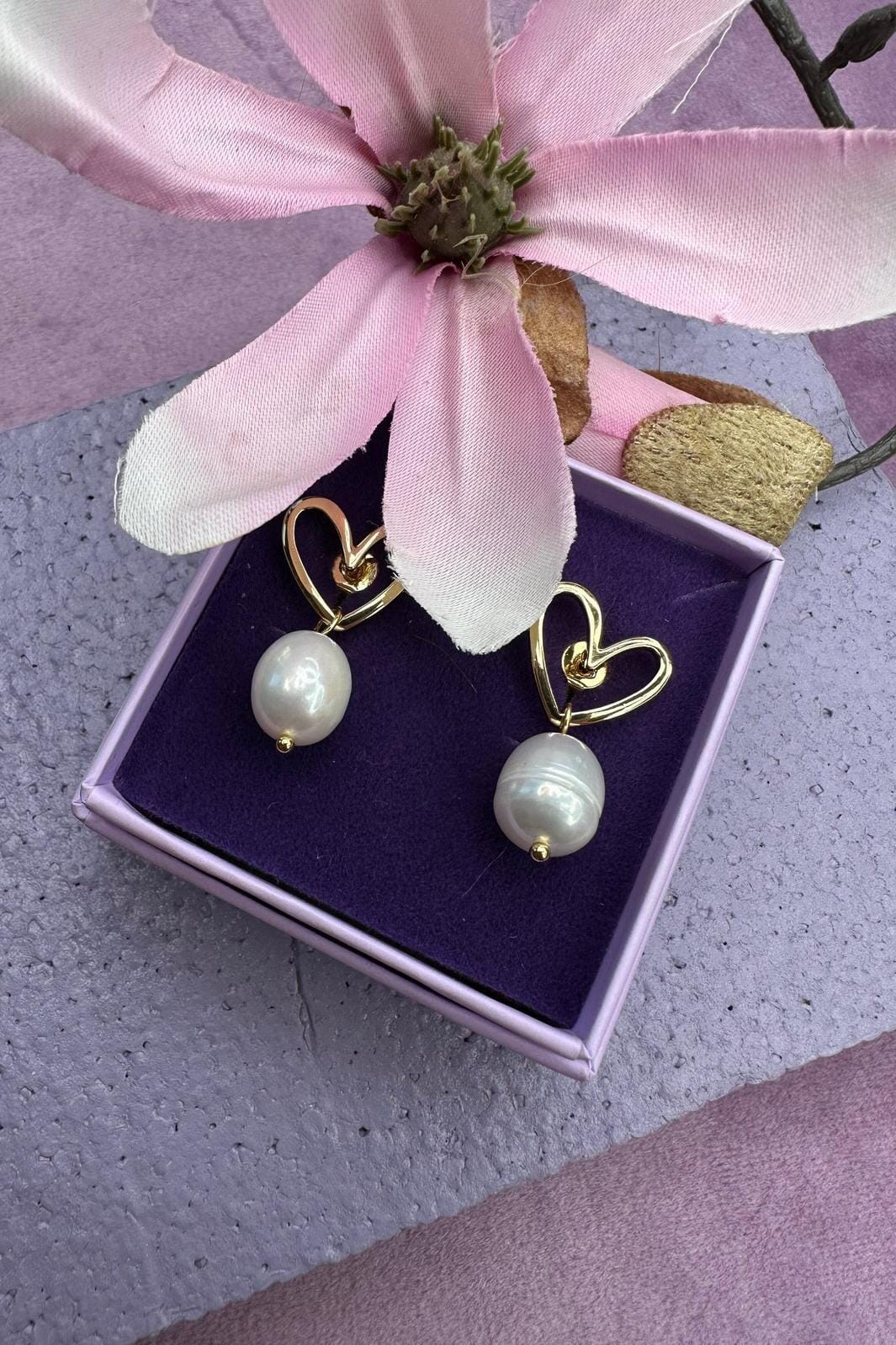 Mellow Moon Heart And Pearl Earring