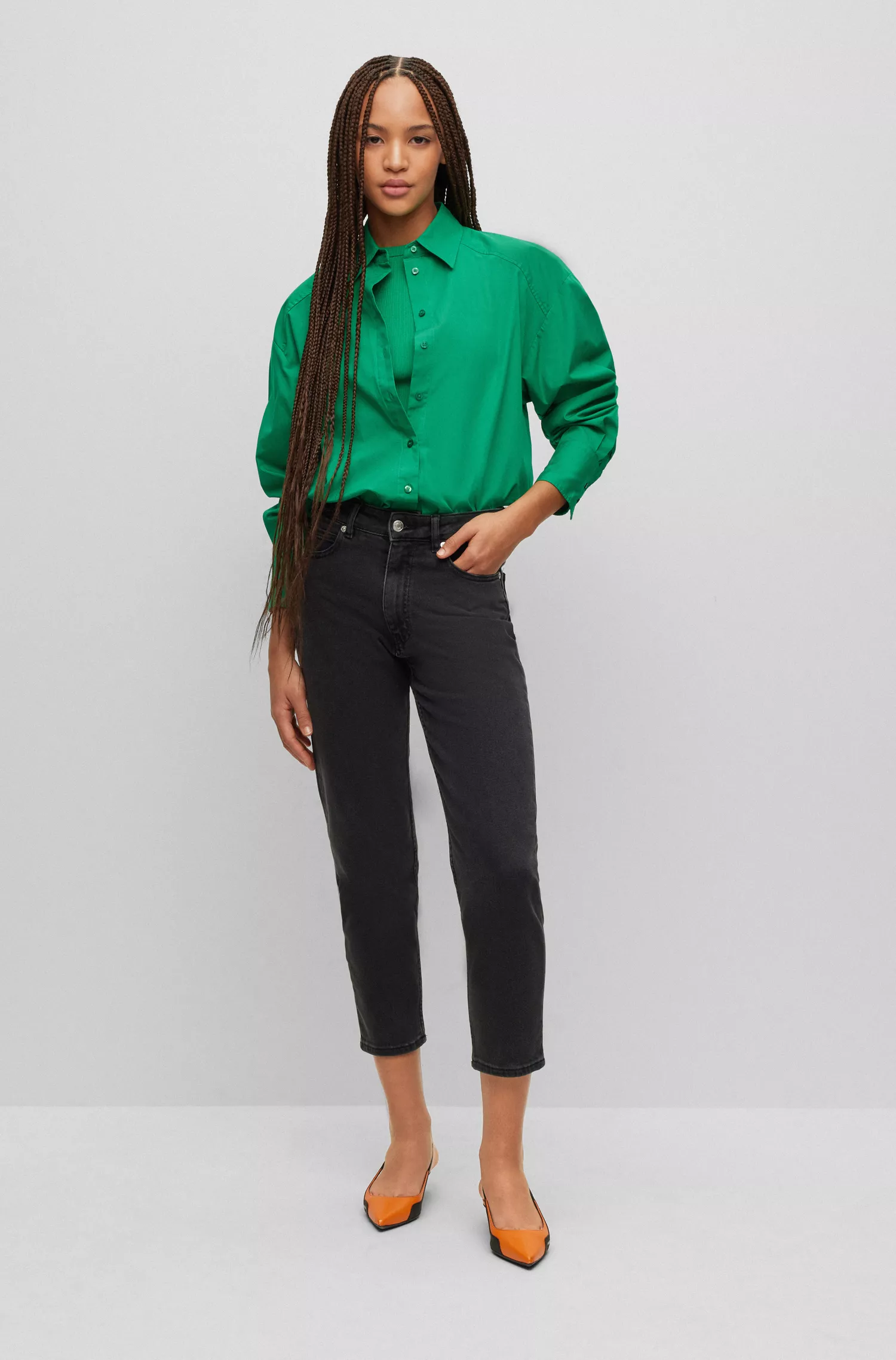 Blusa HUGO vermelha, modelagem oversized, em algodão orgânico.
