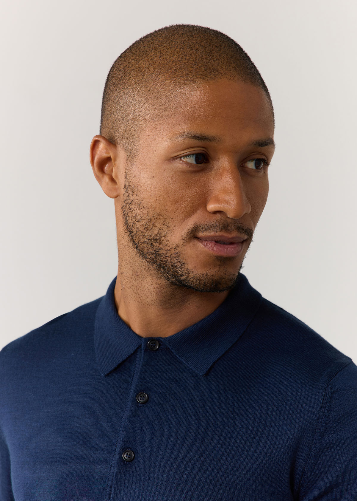 Pull col polo en laine Mérinos mélangée unie bleu indigo