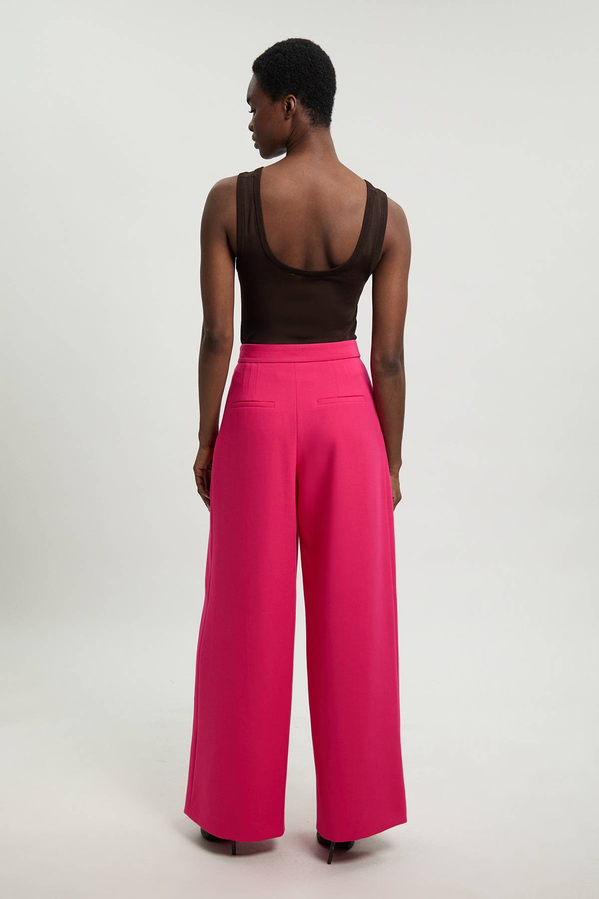 KarenMillen Pantalon Large Plissé En Crêpe Structuré Ajusté