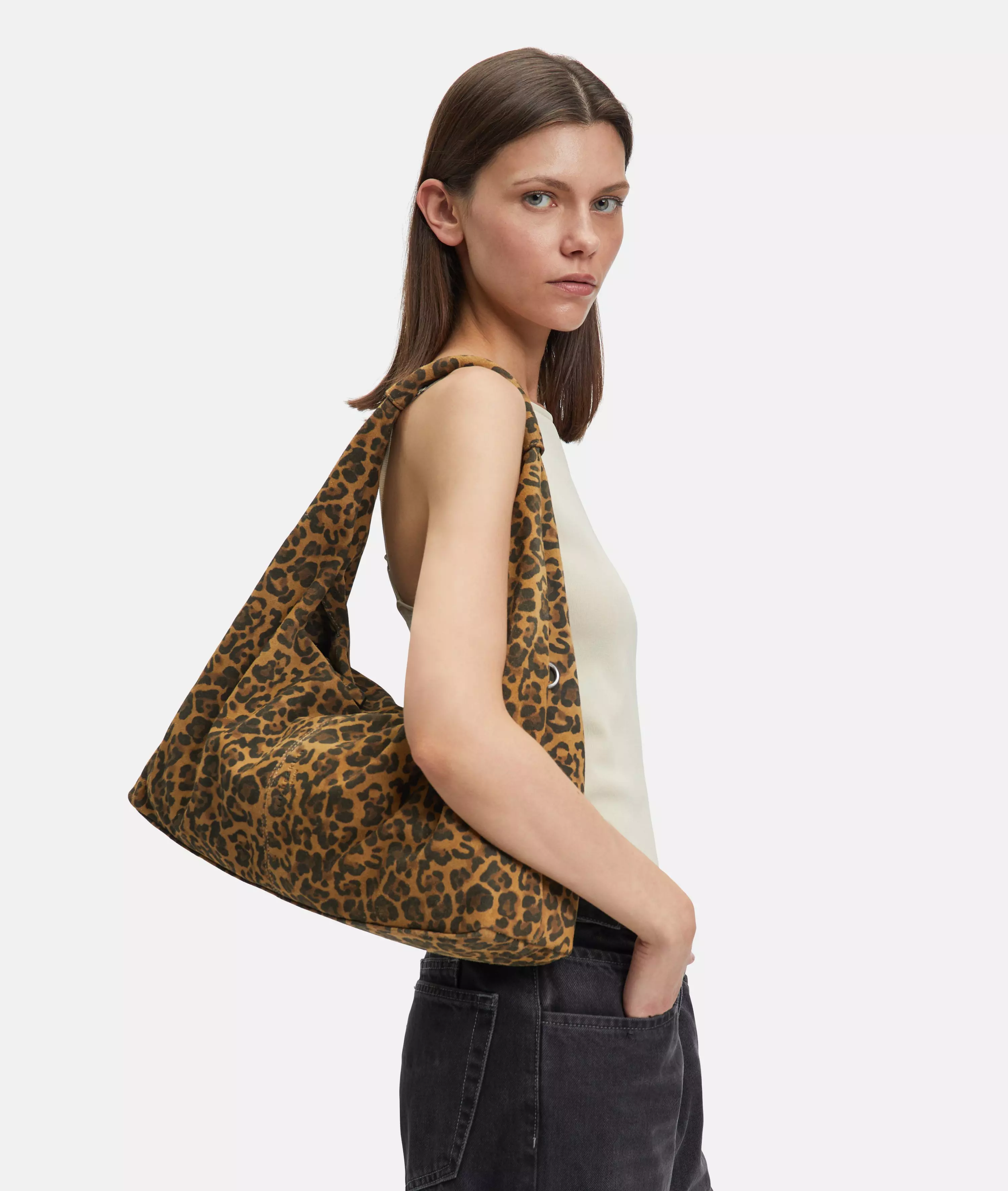 Leo Scarlet Satchel M Spacious shoulder bag with leo print