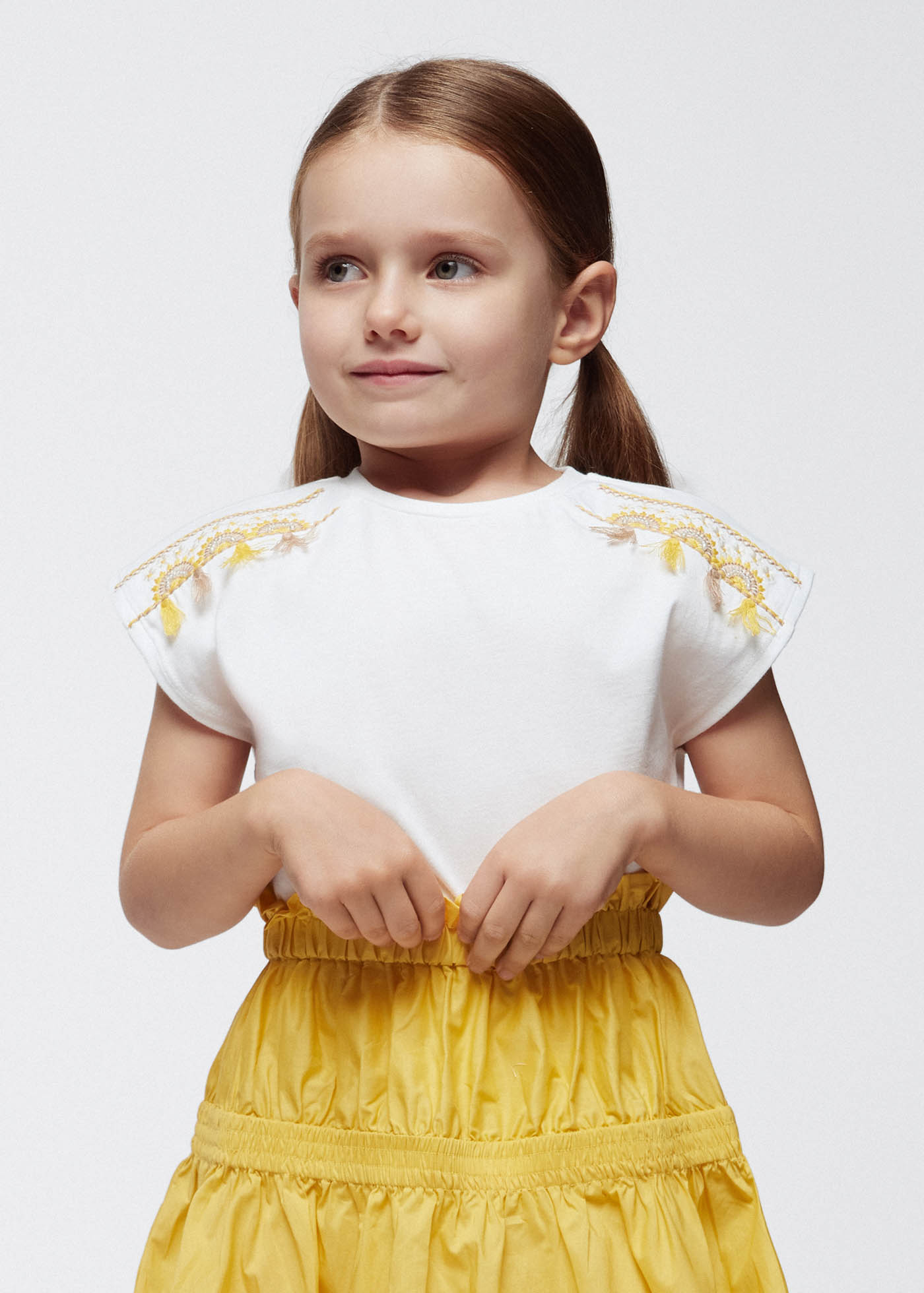 Camiseta Better Cotton com franjas para meninas