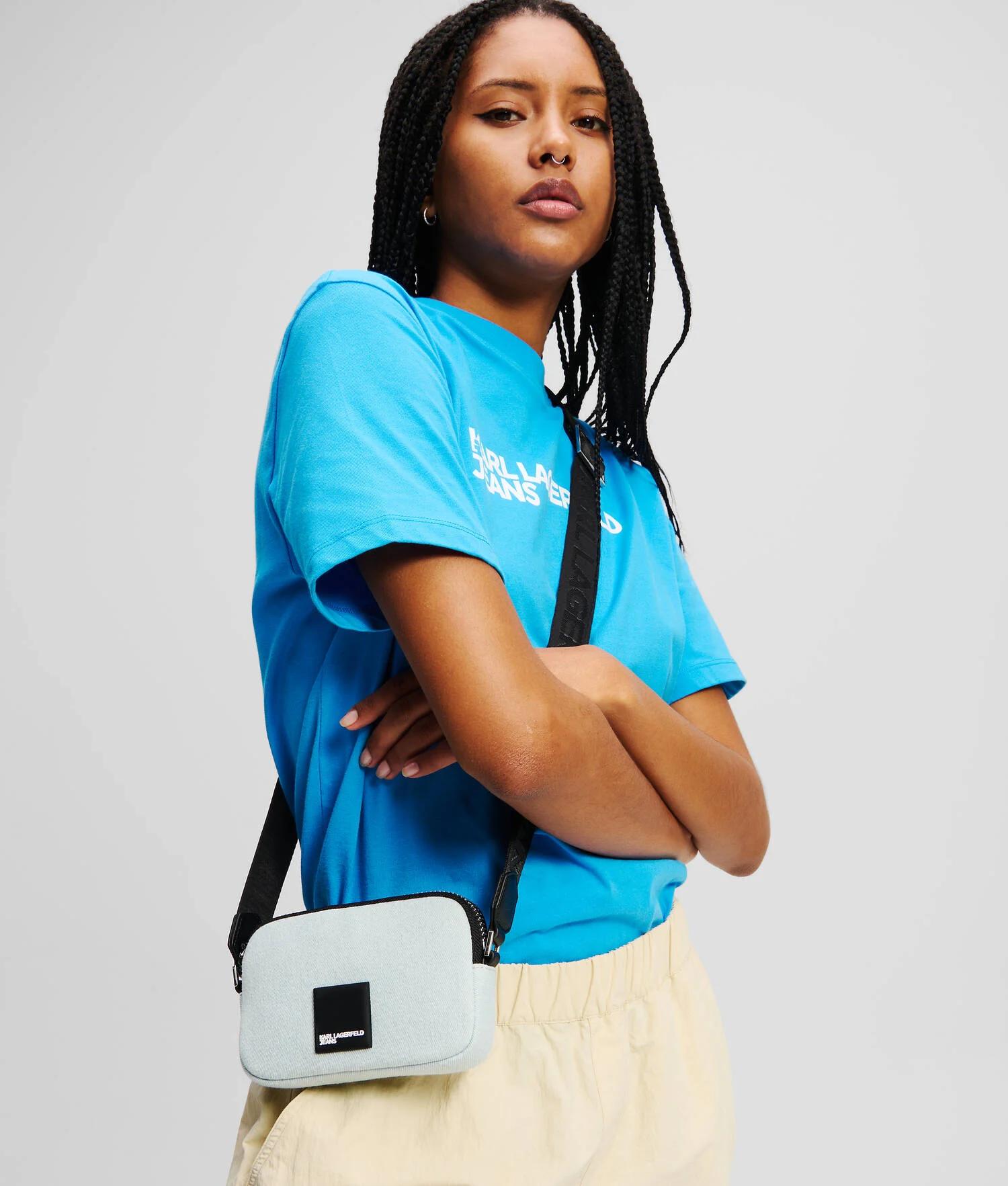 MINI-SAC BANDOULIÈRE EN DENIM AVEC LOGO CARRÉ - Bleu Clair