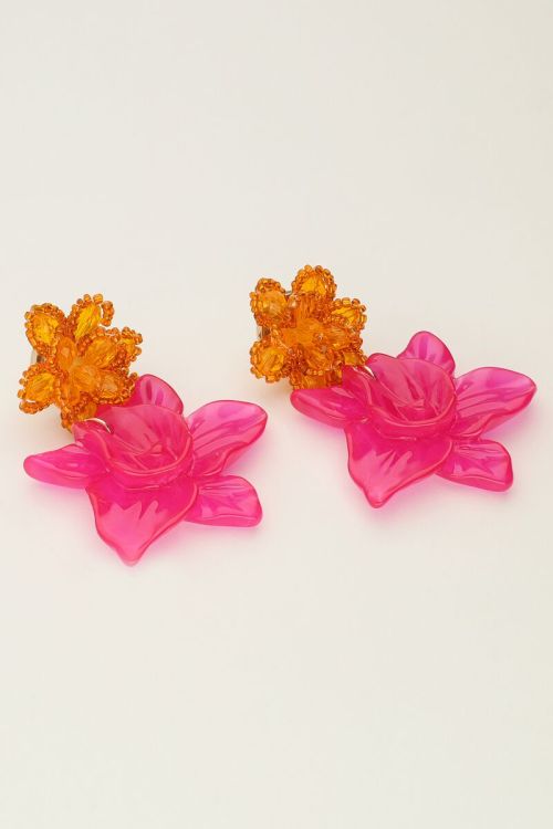 Island oorhangers met oranje en roze bloem