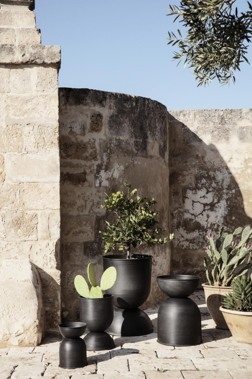 Ferm Living Hourglass plantenbak extra small black