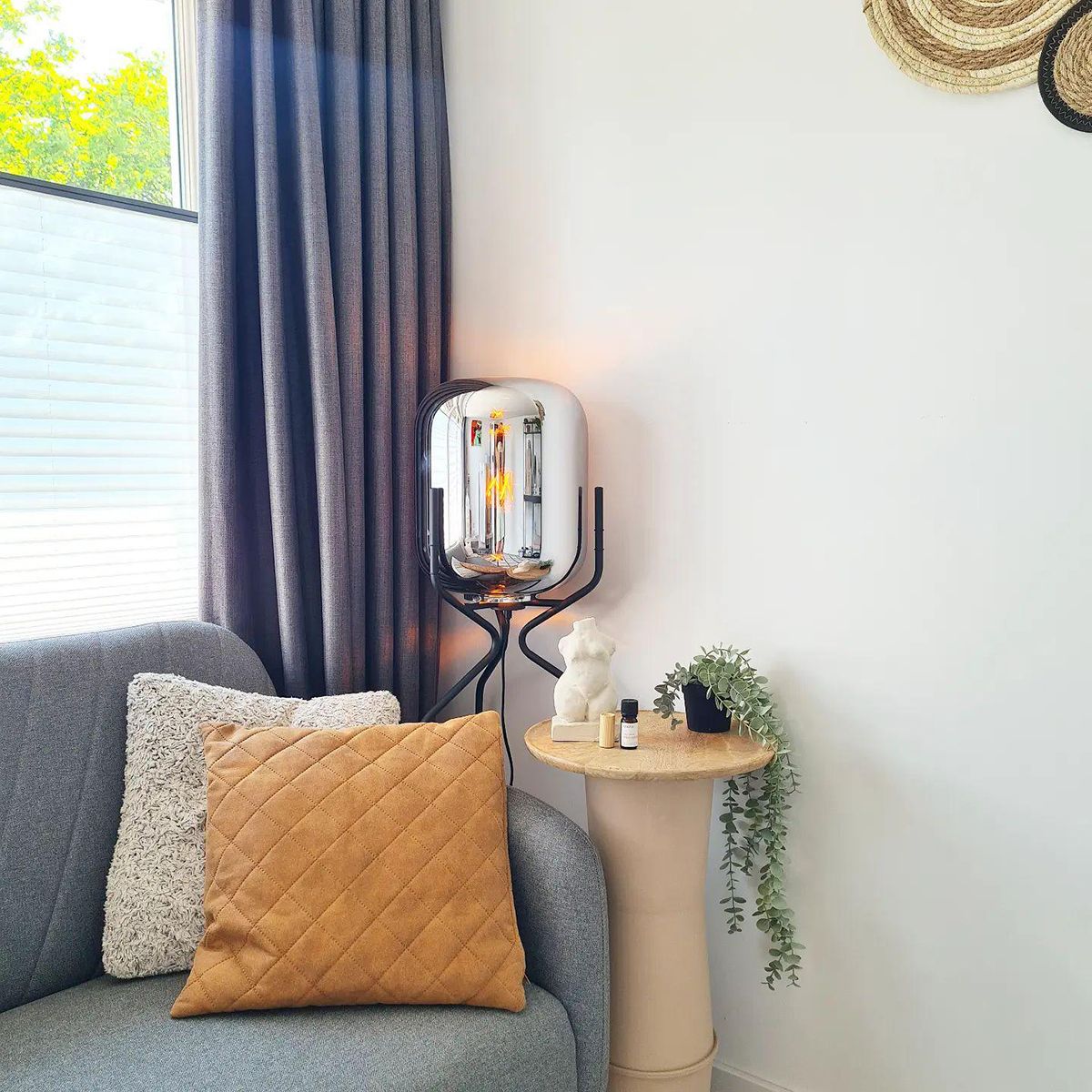 Design vloerlamp zwart met smoke glas - Bliss